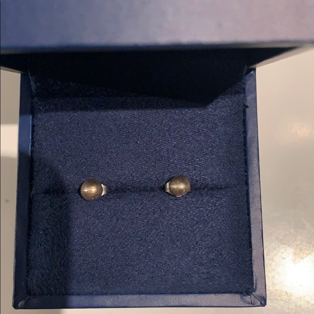 Simple earring set - Picture 3 of 5